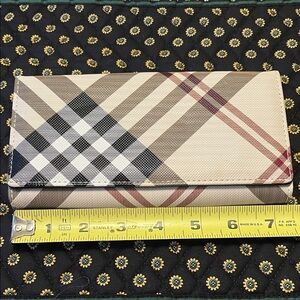 Beautiful Women’s Tan Plaid Zipper Wallet